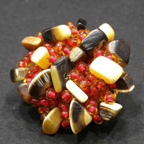 Vintage Vans Authentics Red Beaded Shell Brooch, 1950 Mid-Century Modern Vintage - Picture 9 of 9